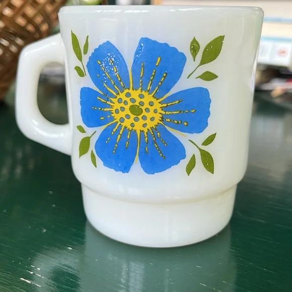 Vintage Anchor Hocking Fire King Yellow Flower/Blue Flower small mug - Picture 2 of 4